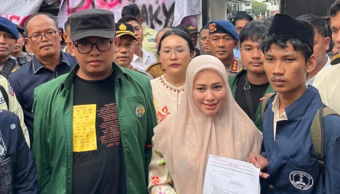 AMARA Sumut dan Mahasiswa USU Gelar Aksi di DPRD Sumut, Serahkan 11 Tuntutan untuk Pemerintah