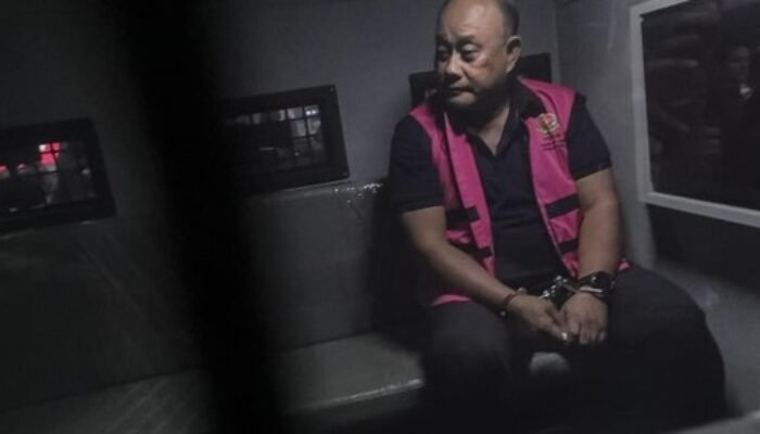 Mantan Kepala Badan Gizi Nasional Dadan Hindayana Resmi Ditahan Kejagung, Pakai Rompi Pink dan Tangan Terborgol