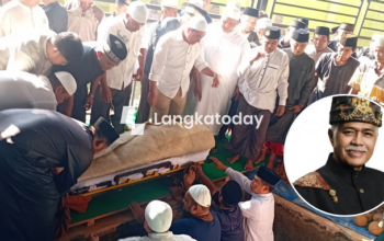 H. M. Nur Abubakar Tutup Usia, Ratusan Santri dan Tokoh Antar ke Pemakaman