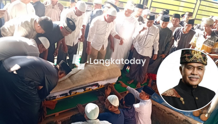 H. M. Nur Abubakar Tutup Usia, Ratusan Santri dan Tokoh Antar ke Pemakaman