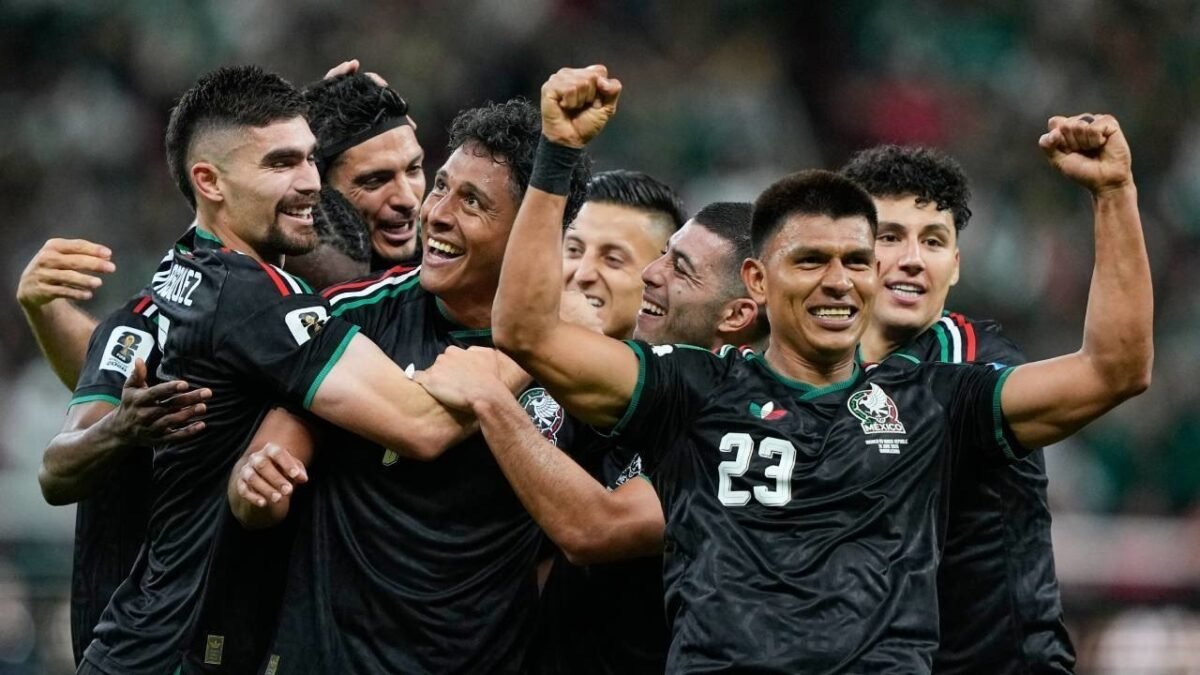Pemain Meksiko, merayakan gol Luis Romo (ketiga dari kiri) dalam pertandingan melawan Korea Selatan di Piala Dunia 2026, Jumat (19/6/2026). (c) AP Photo/Natacha Pisarenko