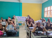 Dosen dan Mahasiswa Institut Kesehatan Helvetia Edukasi Bahaya Gula Berlebih di SMA PAB Medan