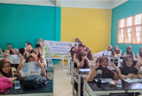 Dosen dan Mahasiswa Institut Kesehatan Helvetia Edukasi Bahaya Gula Berlebih di SMA PAB Medan