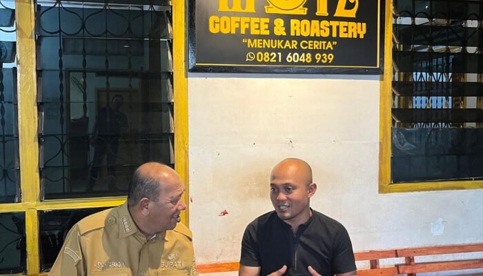 Bang Ondim Ngopi di MOIZ Coffee, Borong 50 Botol Produk UMKM Lokal