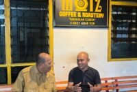 Bang Ondim Ngopi di MOIZ Coffee, Borong 50 Botol Produk UMKM Lokal