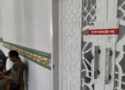Ruang Kerja Bupati Langkat Disegel KPK, Stiker “Dalam Pengawasan” Terpasang