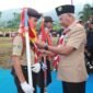 Wagubsu Surya menyematkan tanda peserta saat pembukaan Jambore Daerah Sumut (Jamdasu) XI 2026 diikuti 3.650 peserta di Bumper Sibolangit, Deliserdang, Rabu (8/7) | Foto: Putra/Langkatoday.com