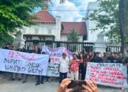 Ratusan Mahasiswa dan Warga Kepung PN Medan, Desak Dugaan Korupsi Bansos PENA Diusut Sampai ke Akar!