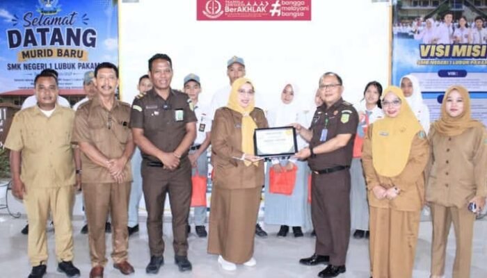 Kejati Sumut Beri Penyuluhan Hukum di SMKN 1 Lubuk Pakam, Ajak Siswa Cegah Bullying dan Jauhi Narkoba