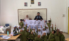 Belajar Bahasa Inggris Tanpa Bosan, Dosen Helvetia Terapkan Metode “English Around Us” di SD Amanah I