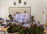 Dosen Institut Kesehatan Helvetia Medan Dorong Minat Bahasa Inggris Anak Lewat Metode TPR