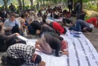Netizen Ramai Sindir Demo Blue Night, Komentar Kocak Ini Viral di Media Sosial