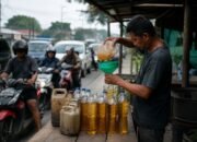 Harga BBM Eceran di Stabat Melonjak hingga Rp25 Ribu per Liter