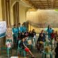 Foto bersama Dosen Institut Kesehatan Helvetia dan masyarakat di Kelurahan Satria, Kecamatan Binjai Kota, Kota Binjai.