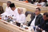 Menteri PANRB Rini Widiantini bersama Wamen PANRB Purwadi Arianto dan Kepala ANRI Mego Pinandito saat menghadiri Rapat Kerja bersama Komisi II DPR RI terkait Laporan Keuangan Pemerintah Pusat (LKPP) APBN T.A 2025 di Jakarta, Rabu (15/7/2026). (Foto : Humas Kementerian PANRB)