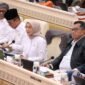Menteri PANRB Rini Widiantini bersama Wamen PANRB Purwadi Arianto dan Kepala ANRI Mego Pinandito saat menghadiri Rapat Kerja bersama Komisi II DPR RI terkait Laporan Keuangan Pemerintah Pusat (LKPP) APBN T.A 2025 di Jakarta, Rabu (15/7/2026). (Foto : Humas Kementerian PANRB)