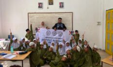 Dosen Institut Kesehatan Helvetia Bangun Budaya Berbahasa Inggris Lewat Program Daily English Activities di SD Amanah I