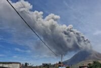 Gunung Sinabung Erupsi, Kolom Abu Capai 3.500 Meter dan Condong ke Timur