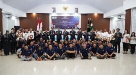 Foto bersama din acara penyerahan remisi HUT Ke-81 RI kepada napi di Rutan Kelas I Tanjung Gusta Medan. (foto: dokumen Rutan Tanjung Gusta Medan)