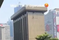 Logo di Gedung Bank Mandiri Dicopot Pasca Viral Blokir Rekening Aktivis, Takut Didemo?