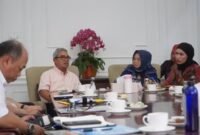 Jajaran Pemkab Langkat saat berdiskusi dengan Wali Kota Bandung H. Muhammad Farhan