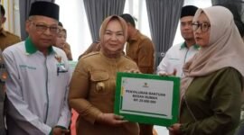 Penyaluran Zakat Triwulan III Baznas bersama Pemkan Langkat, Senin (21/9). Foto: Diskominfo Langkat