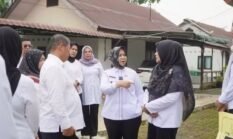 Sidak Puskesmas dan Sekolah, Tiorita Soroti Disiplin Pegawai