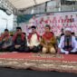 KARO BERMUNAJAT: Ustaz Maulana, para tokoh masyarakat dan tamu undangan saat gelaran Karo Bermunajat Season 4 di Lapangan Gok Purba Berastagi, Karo, Ahad (13/9).