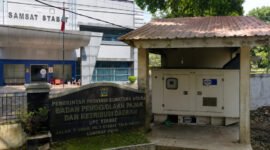 Kolase foto kantor Samsat Stabat dan Genset Samsat Stabat, Sabtu (5/9). Foto: Tim Langkatoday.com