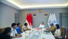 Wamenkomdigi Nezar Patria saat menerima audiensi Indonesian Institute of Journalism (IIJ) bersama tim produksi film