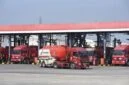 Mobil tangki Pertamina bersiap mendistribusikan BBM setelah mengisi di Depo Pertamina. (ANTARA/HO-PT Pertamina Patra Niaga)