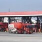 Mobil tangki Pertamina bersiap mendistribusikan BBM setelah mengisi di Depo Pertamina. (ANTARA/HO-PT Pertamina Patra Niaga)