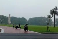 AQI Stabat Melonjak ke 204, Kabut Selimuti Alun-Alun Tengku Amir Hamzah
