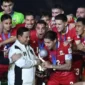 Presiden Prabowo didampingi Presiden FIFA Serahkan trofi FIFA ASEAN Cup 2026 kepada Timnas Indonesia Sumber: ANTARA FOTO/M Risyal Hidayat/sgd