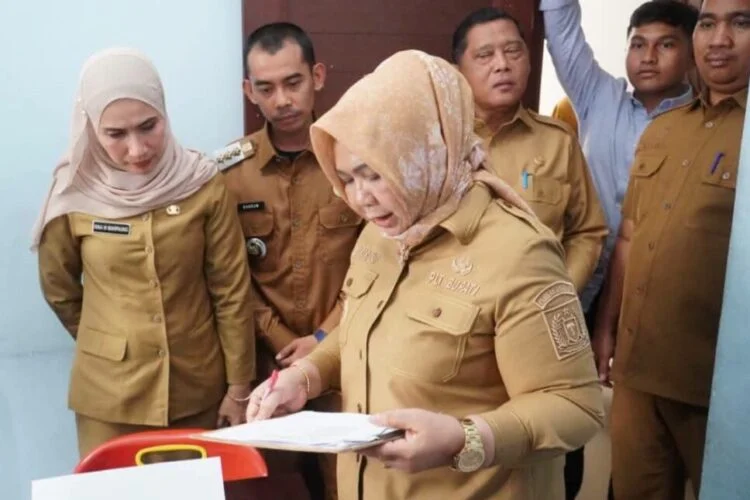 Tindak Lanjuti Sidak, Tiorita Apresiasi Pembenahan Kantor Camat Hinai