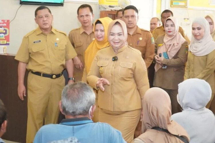 Tiorita Pantau Pembenahan RSUD Tanjung Pura, Disiplin Pegawai Jadi Sorotan