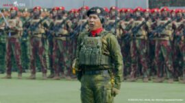 Panglima Komando Gabungan Wilayah Pertahanan III (Pangkogabwilhan III) Letjen Lucky Avianto menjadi komandan upacara HUT ke-81 TNI, Senin (5/10) | Foto: Tangkapan Layar YT Sekretarian Presiden