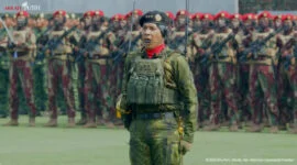 Panglima Komando Gabungan Wilayah Pertahanan III (Pangkogabwilhan III) Letjen Lucky Avianto menjadi komandan upacara HUT ke-81 TNI, Senin (5/10) | Foto: Tangkapan Layar YT Sekretarian Presiden