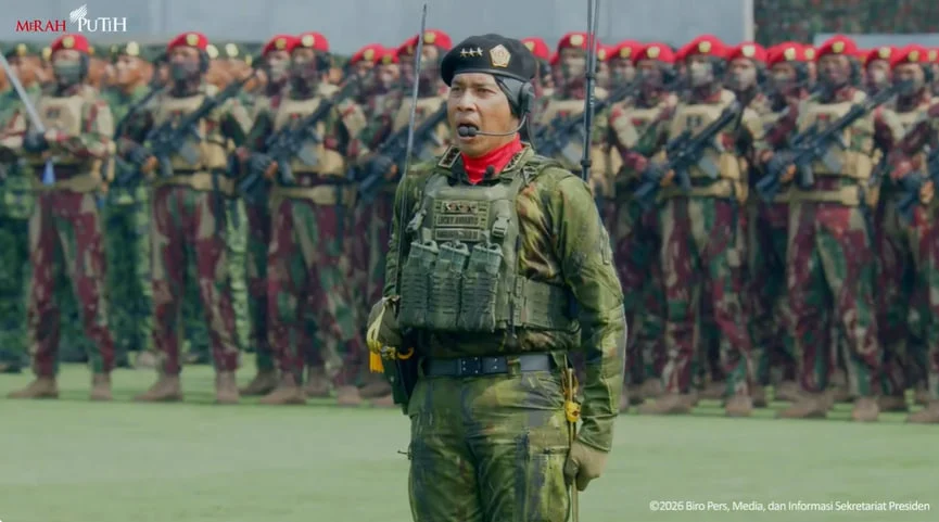 Panglima Komando Gabungan Wilayah Pertahanan III (Pangkogabwilhan III) Letjen Lucky Avianto menjadi komandan upacara HUT ke-81 TNI, Senin (5/10) | Foto: Tangkapan Layar YT Sekretarian Presiden
