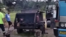 Tangkapan layar dari FB Atok Labu terkait kondisi mesin aspal yang rusak, Jumat (02/10).
