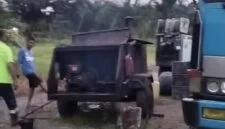 Tangkapan layar dari FB Atok Labu terkait kondisi mesin aspal yang rusak, Jumat (02/10).
