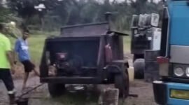 Tangkapan layar dari FB Atok Labu terkait kondisi mesin aspal yang rusak, Jumat (02/10).