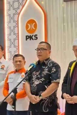 Denny Indrayana Sambangi PKS, Desak Parpol Mulai Proses Pemakzulan Gibran