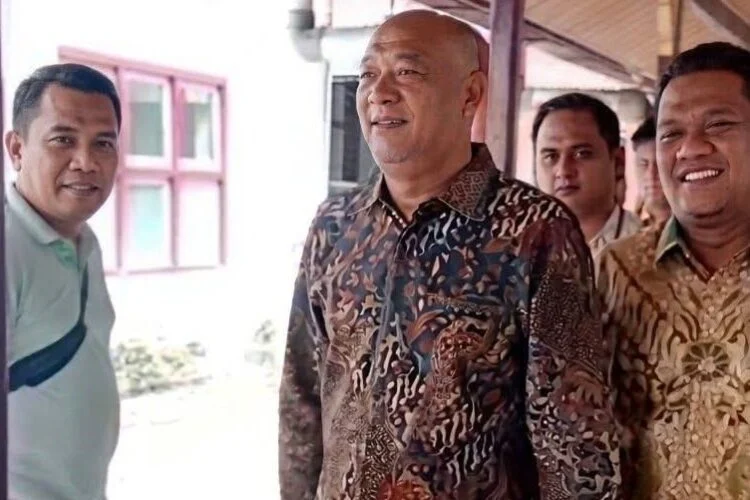 Ondim Tersenyum Saat Tiba di PN Medan, Jadi Saksi Sidang Dugaan Suap