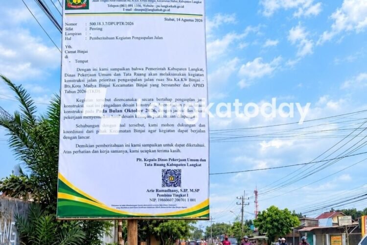 Bukan Spanduk Pemkab, Warga Kwala Begumit Swadaya Pajang Surat Janji Pengaspalan