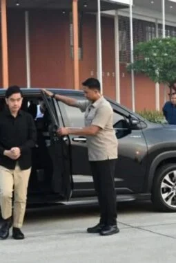 MA Nyatakan Suket Gibran Tidak Sah, Denny Indrayana: Mas Gibran Mundur Deh