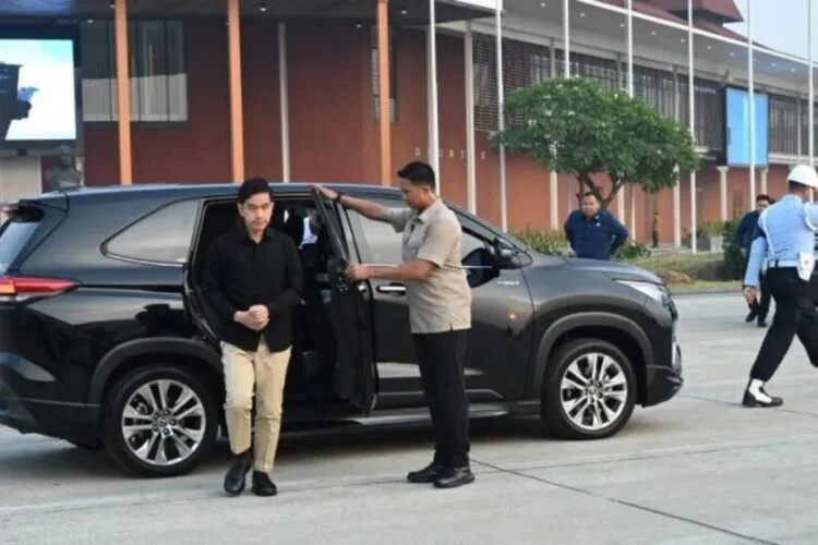 MA Nyatakan Suket Gibran Tidak Sah, Denny Indrayana: Mas Gibran Mundur Deh